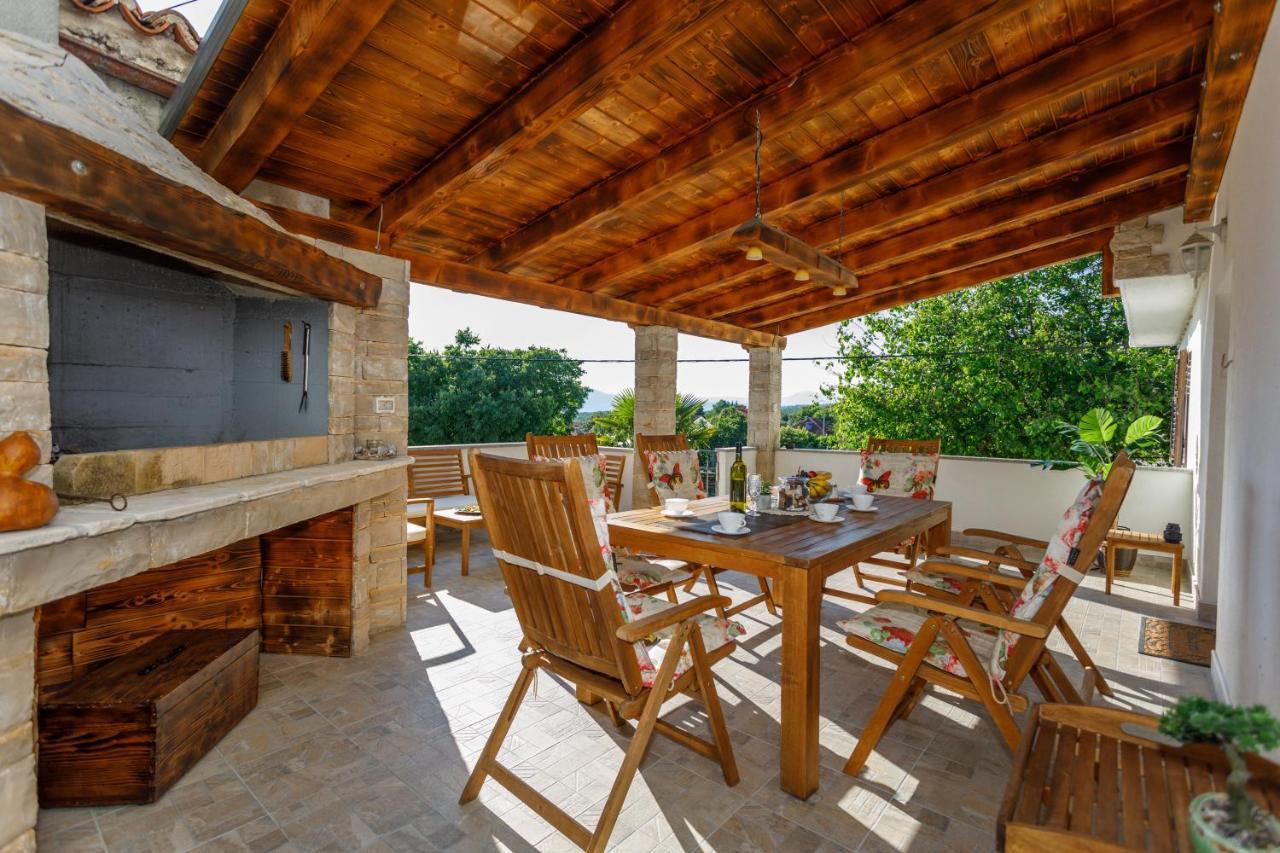 Rustic Apartment Evelin Krk Town Exterior photo
