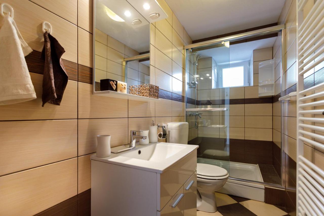 Rustic Apartment Evelin Krk Town Exterior photo